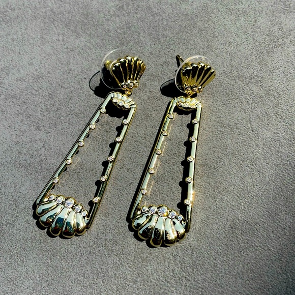 ⚜️Kendra Scott Gold Isla Seashell Statement Earrings! NWOT! - Picture 2 of 4